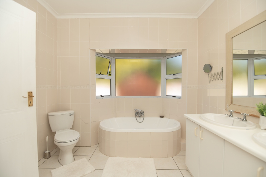 4 Bedroom Property for Sale in Summerstrand Eastern Cape
